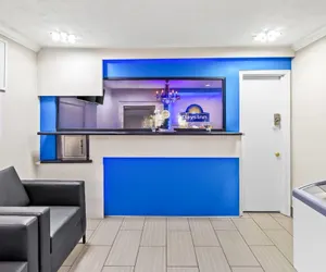 Photo 4 - Days Inn by Wyndham Houston East