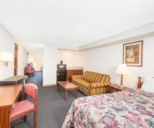 Photo 5 - Days Inn by Wyndham Effingham