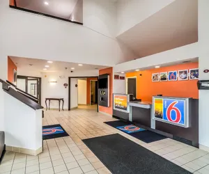 Photo 3 - Motel 6 Harvey, IL