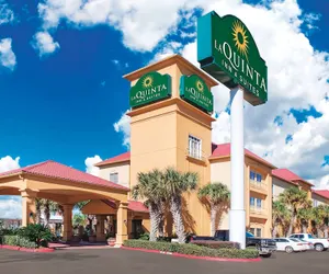 Photo 2 - La Quinta Inn & Suites by Wyndham Beaumont West