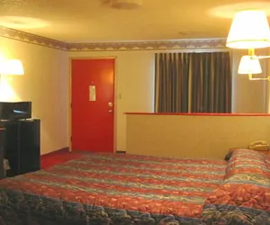Photo 2 - Red Carpet Inn Williamstown