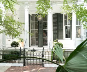 Photo 2 - Roomza New Orleans at Melrose Mansion