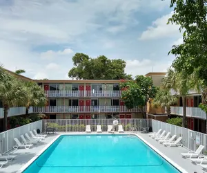 Photo 2 - Red Carpet Inn Airport and Cruise Port Hotel Fort Lauderdale