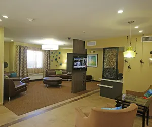 Photo 2 - Candlewood Suites Newport News/Yorktown, an IHG Hotel