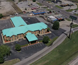 Photo 2 - Quality Inn & Suites Alma - Fort Smith Northeast