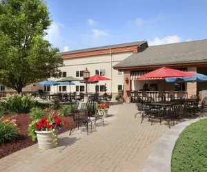 Photo 2 - Ramada by Wyndham Saginaw Hotel & Suites