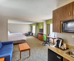 Photo 5 - Holiday Inn Express & Suites Raleigh North - Wake Forest, an IHG Hotel