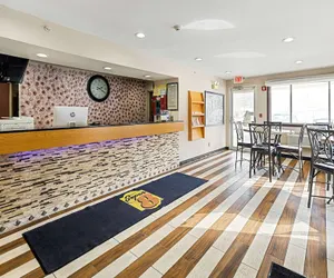 Photo 5 - Super 8 by Wyndham Pittsburgh/Monroeville