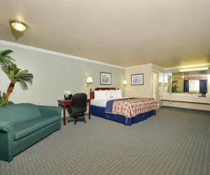 Photo 5 - Americas Best Value Inn Houston Hobby Airport