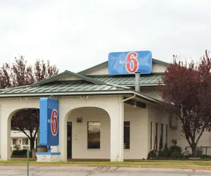 Photo 2 - Motel 6 Ogden, UT - 21st Street