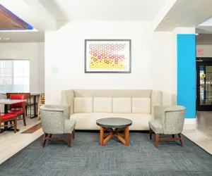 Photo 5 - Holiday Inn Express Hotel & Suites Hesperia by IHG
