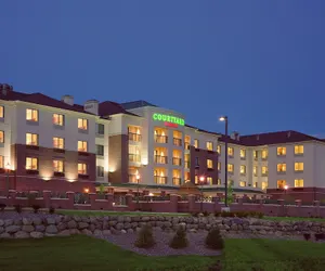 Photo 2 - Courtyard by Marriott Madison East