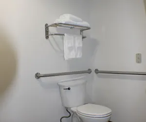 Photo 4 - Super 8 by Wyndham Gardner