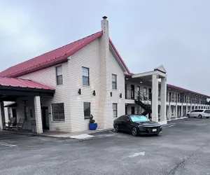 Photo 2 - Super 8 by Wyndham Fredericksburg