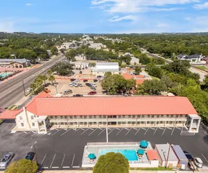 Photo 2 - Super 8 by Wyndham Fredericksburg