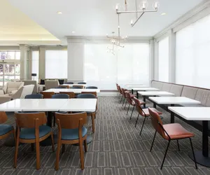 Photo 3 - Hilton Garden Inn Oakland / San Leandro