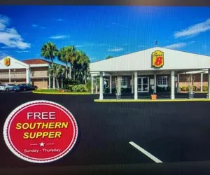 Photo 2 - Super 8 by Wyndham Lake City