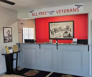 Photo 4 - Super 8 by Wyndham Lake City