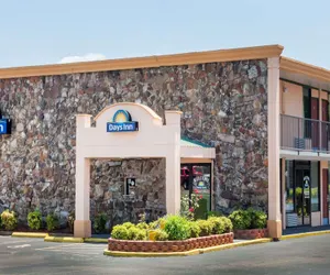 Photo 2 - Days Inn by Wyndham Martin