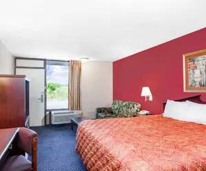 Photo 5 - Days Inn by Wyndham Martin
