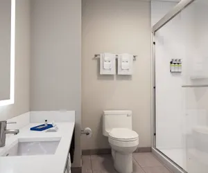 Photo 5 - Holiday Inn Express Garden City East by IHG