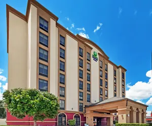 Photo 2 - Holiday Inn Express & Suites Houston - Memorial Park Area, an IHG Hotel