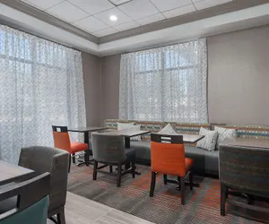 Photo 4 - Hampton Inn by Hilton Springfield