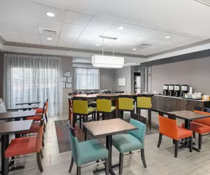 Photo 3 - Hampton Inn by Hilton Springfield