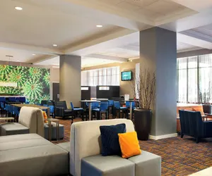 Photo 3 - Courtyard by Marriott Houston Downtown/Convention Center