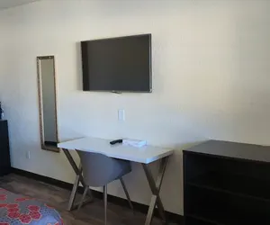 Photo 2 - Grapevine Inn