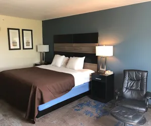 Photo 4 - AmericInn by Wyndham Maquoketa