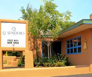 Photo 2 - El Sendero Inn, Ascend Hotel Collection