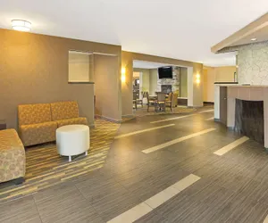 Photo 3 - Hawthorn Extended Stay by Wyndham Cincinnati/Sharonville