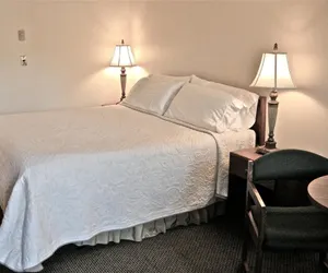 Photo 4 - Timbers INN and Suites