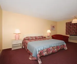 Photo 4 - Americas Inn