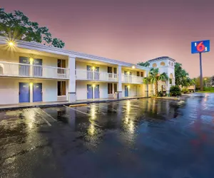 Photo 2 - Motel 6 Gainesville, FL