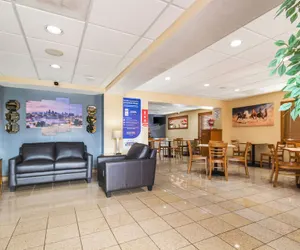 Photo 5 - Econolodge Inn & Suites