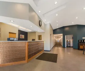 Photo 3 - SureStay Plus Hotel by Best Western Highland Poughkeepsie