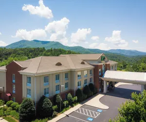 Photo 2 - Holiday Inn Express & Suites Sylva - Western Carolina Area, an IHG Hotel