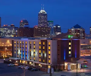 Photo 2 - Holiday Inn Express Hotel & Suites Indianapolis Dtn-Conv Ctr, an IHG Hotel