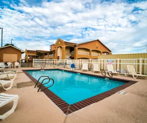 Photo 2 - Island Inn by OYO Galveston Beach, TX