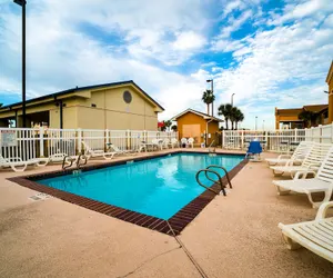 Photo 2 - Island Inn by OYO Galveston Beach, TX