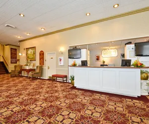 Photo 4 - Genetti Hotel, SureStay Collection by Best Western