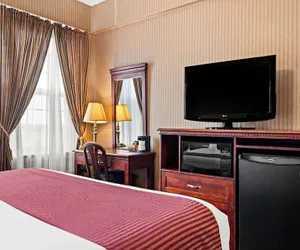 Photo 4 - Genetti Hotel, SureStay Collection by Best Western