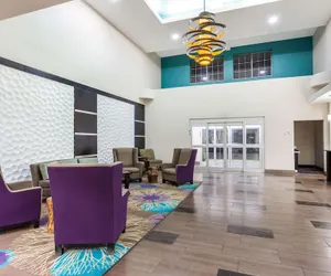 Photo 3 - La Quinta Inn & Suites by Wyndham New Braunfels