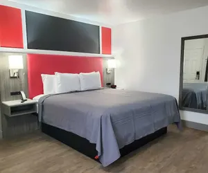 Photo 2 - Seven Seas Inn & Suites