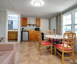 Photo 4 - Windrift Motel