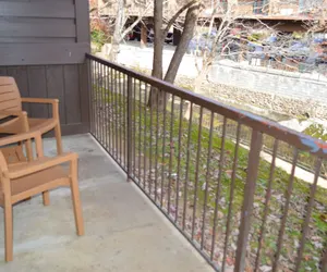Photo 4 - Econo Lodge Inn & Suites On The River