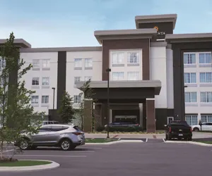 Photo 2 - La Quinta Inn & Suites by Wyndham Chattanooga - Lookout Mtn