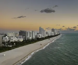 Photo 2 - Hilton Garden Inn Miami South Beach